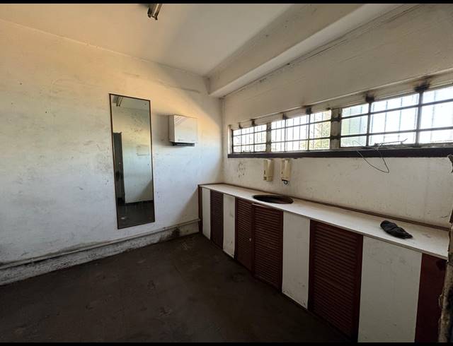 1,800M² WAREHOUSE FOR SALE IN INDUSTRIA NORTH